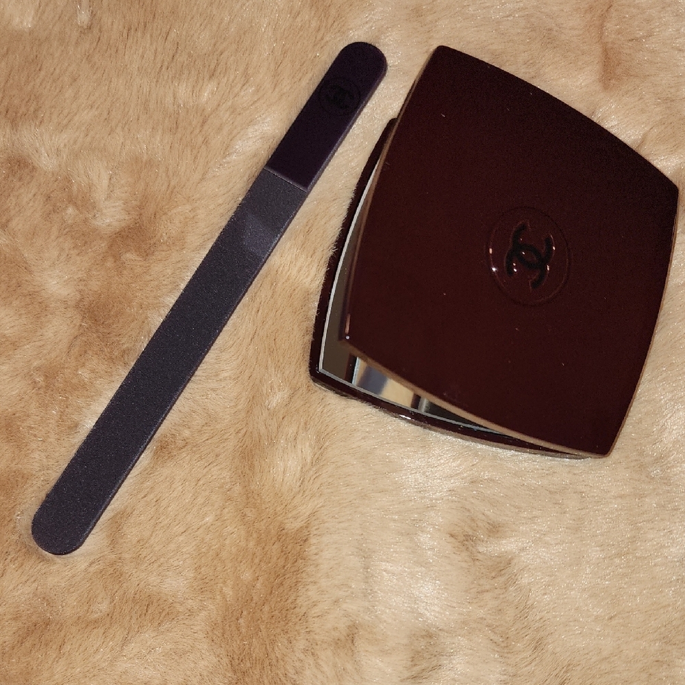 CHANEL Rouge Noir Mirror & Nail file Set - Picture 8 of 10
